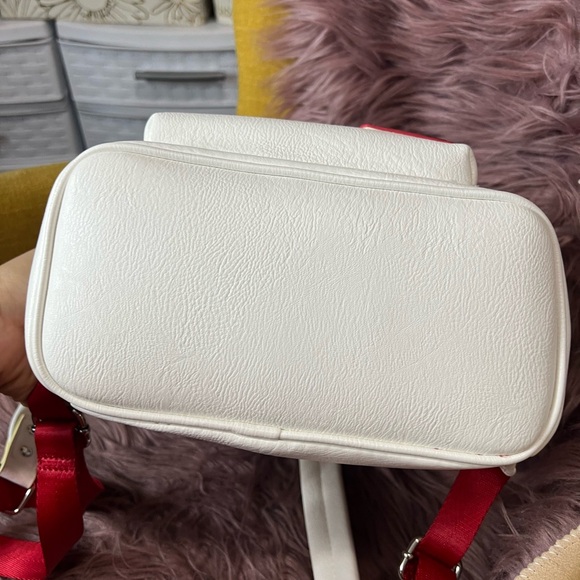 Yellow kitty backpack. - Picture 5 of 8